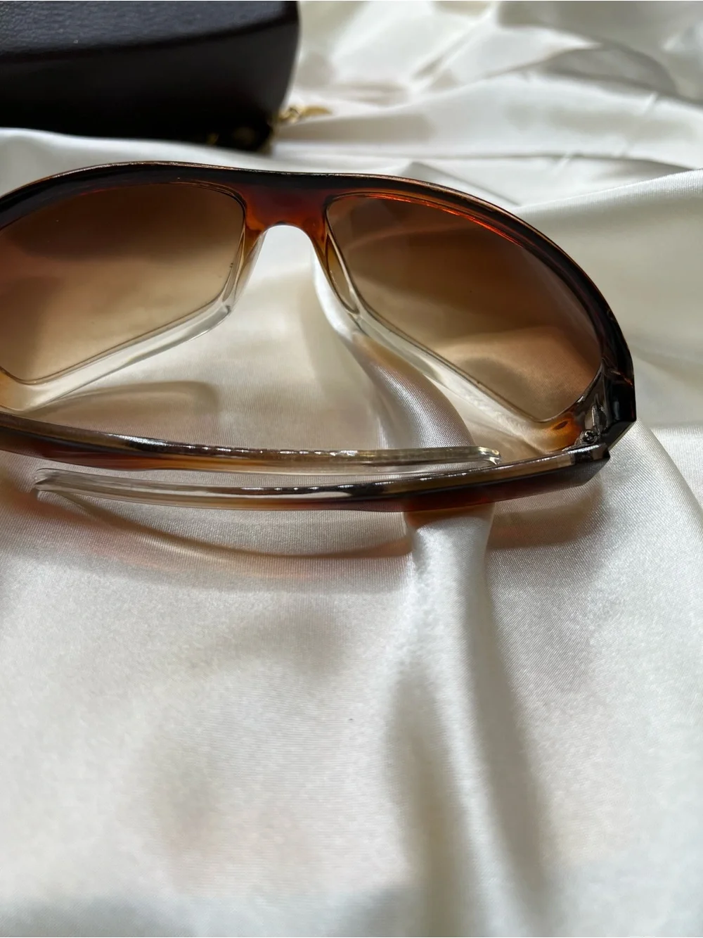 Coach Brown Gradient  Sunglasses with Brown Case